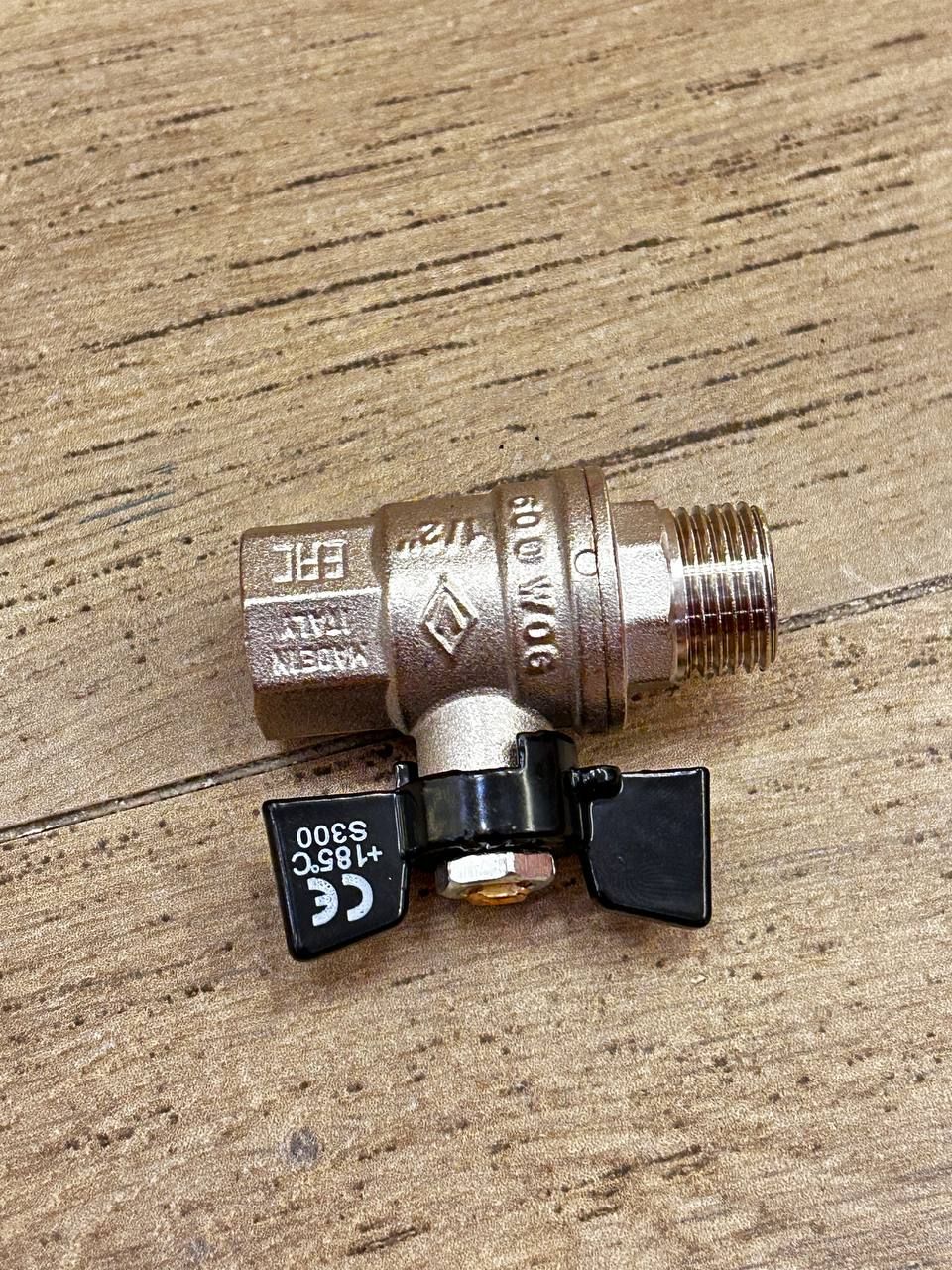 Бугатти Кран шаровый 1/2" г. ш. (бабочка)