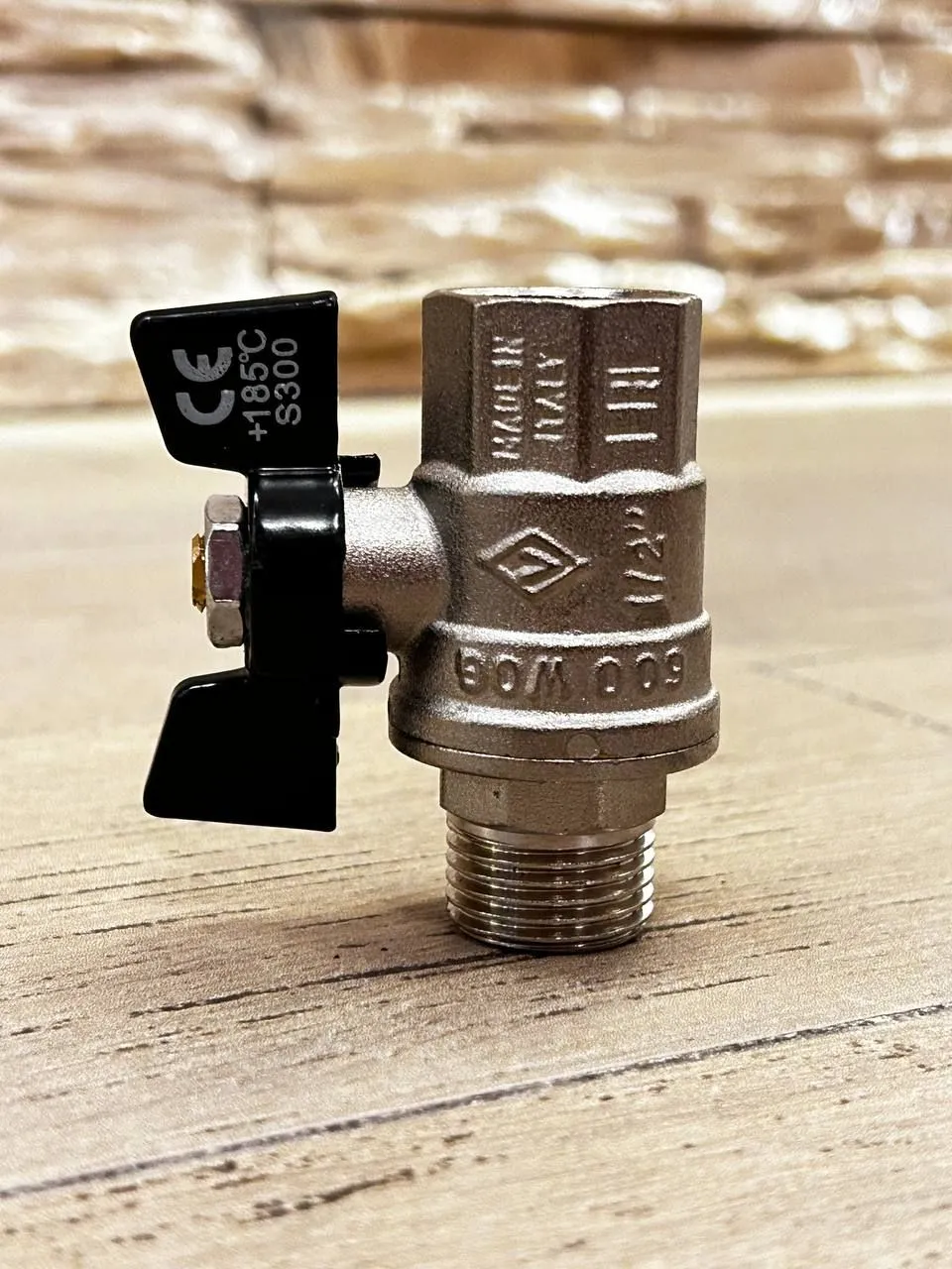 Бугатти Кран шаровый 1/2" г. ш. (бабочка)